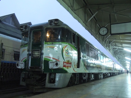 キハ181系チャイトー特別急行列車