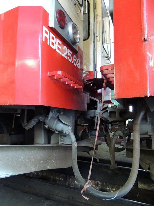 RBE2569+RBE2570 Myitkyina Locomotive Shed 14/10/23 2両編成で総括制御を行っている。