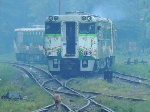 Kyaikto1 「Kyaikto Special Express Train」の入線　　　RBEP5029+RBE5037+RBE5036+RBE5034+RBEP5030　　　Yangon　14/10/25