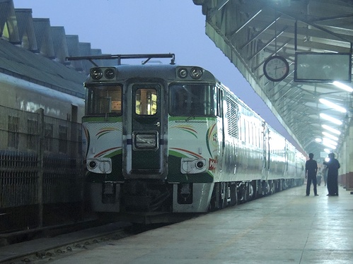 Kyaikto1 「Kyaikto Special Express Train」 RBEP5030+RBE5034+RBE5036+RBE5037+RBEP5029 Yangon 13/12/14