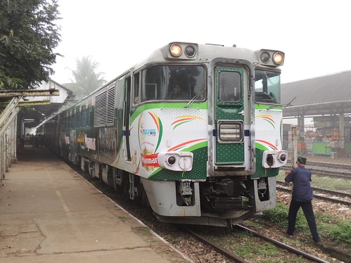 Kyaikto1 「Kyaikto Special Express Train」 RBEP5030+RBE5034+RBE5036+RBE5037+RBEP5029  Bago　13/12/14